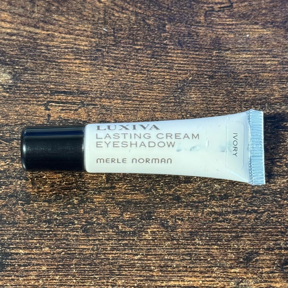 Merle Norman Luxiva Lasting Cream Eyeshadow - Ivory - .25 oz.